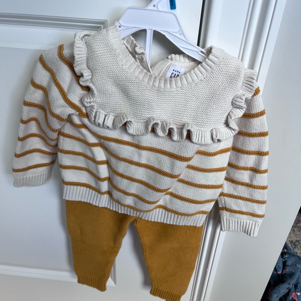 Baby gap Girls sweater knit 2 piece outfit